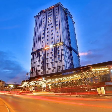 Tryp By Wyndham Istanbul Basin Ekspres Hotel Exterior photo The hotel at night