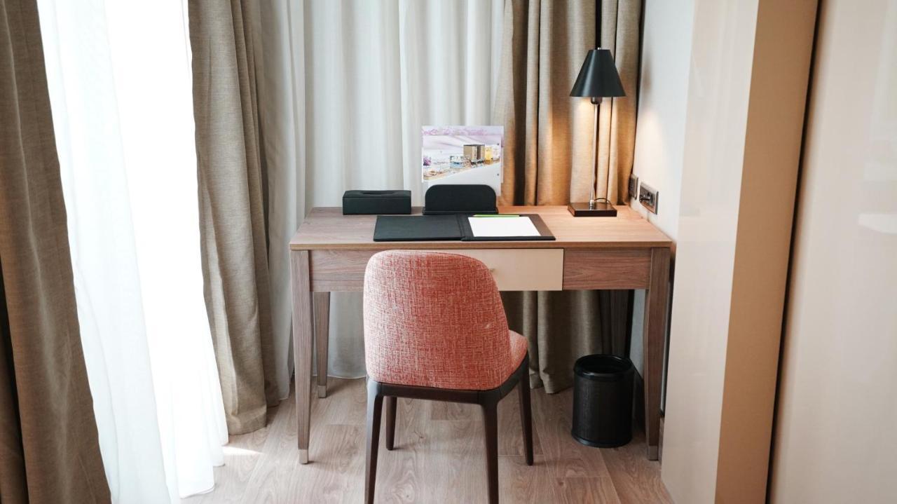 Tryp By Wyndham Istanbul Basin Ekspres Hotel Exterior photo A writing desk in a hotel room