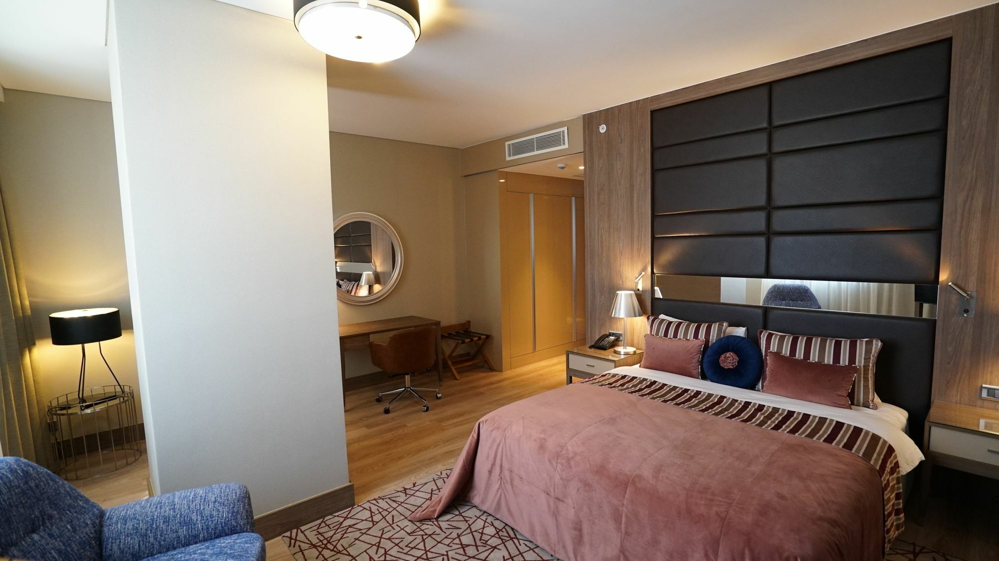 Tryp By Wyndham Istanbul Basin Ekspres Hotel Exterior photo A bedroom at the hotel