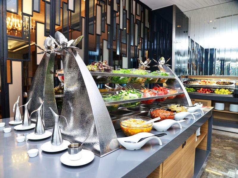 Tryp By Wyndham Istanbul Basin Ekspres Hotel Exterior photo A salad bar